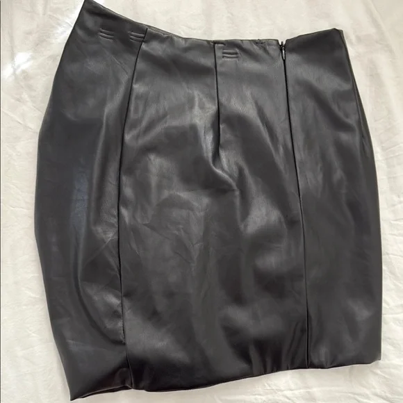 Stella Laguna Beach Black Ruched Pencil Mini Skirt - Picture 2 of 3